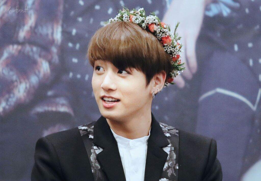 Bts with flowers crowns🌸 | ARMY's Amino