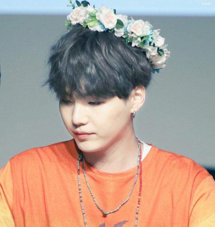 Bts with flowers crowns🌸 | ARMY's Amino