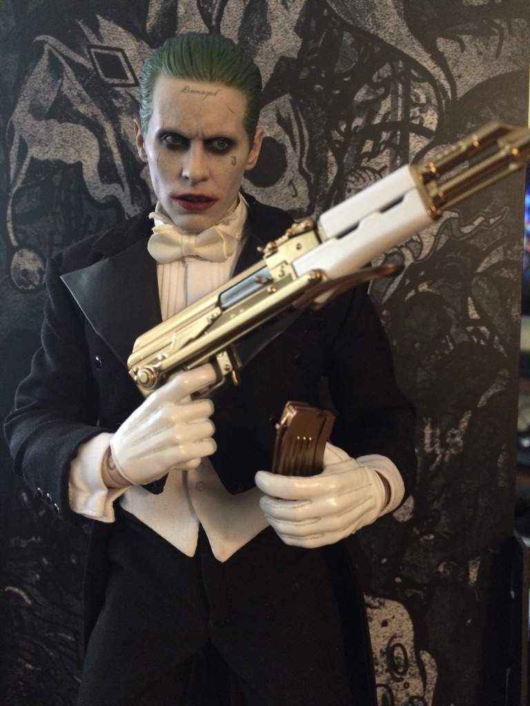 hot toys joker suicide squad tuxedo