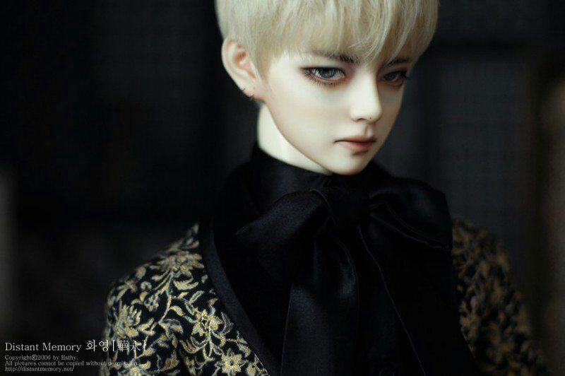 perfume película Guardería Nuevo muñeco de V de BTS crea conmoción en Corea por el extraño y tétrico  parecido. | ARMY's Amino Amino