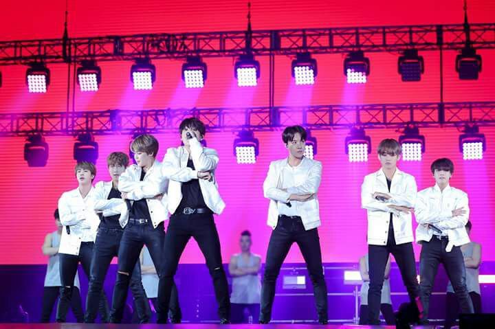 Interviews posted photos of BTS ! ARMY's Amino