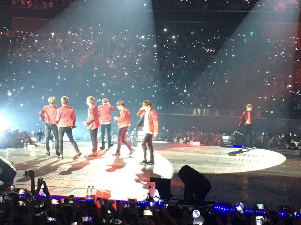 My Concert Experience: BTS in Manila DAY 2 of WINGS TOUR | K-Pop Amino