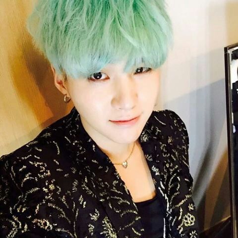 Yoongi (Mint hair) | ARMY's Amino