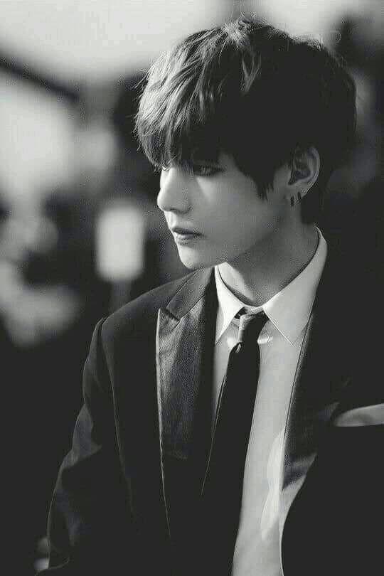 Seriously, when Kim Taehyung wear suits, he defines PERFECTION. 💘😍