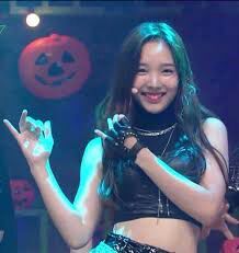 How To Dress Like Nayeon Stage Oufit Ooh Ahh K Pop Amino