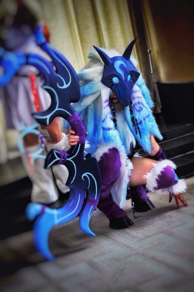 Kindred cosplay league of legends.