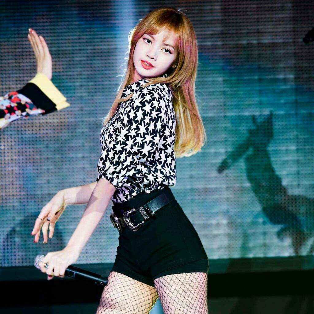 How Much Does Blackpink Lisa Weigh