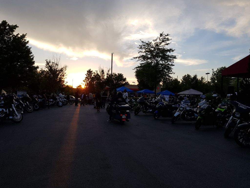Tgi Friday S Bike Night Each Wednesday Motorcycle Amino Amino
