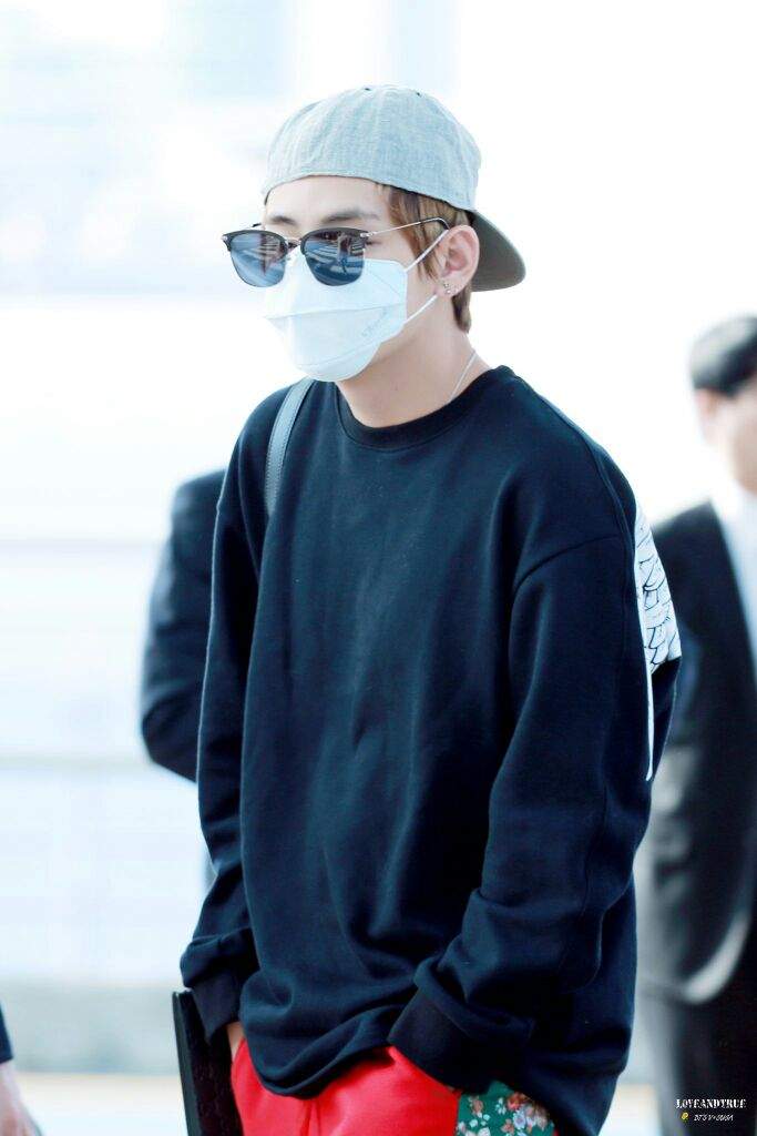 TAEHYUNG WEARING GLASSES | ARMY's Amino