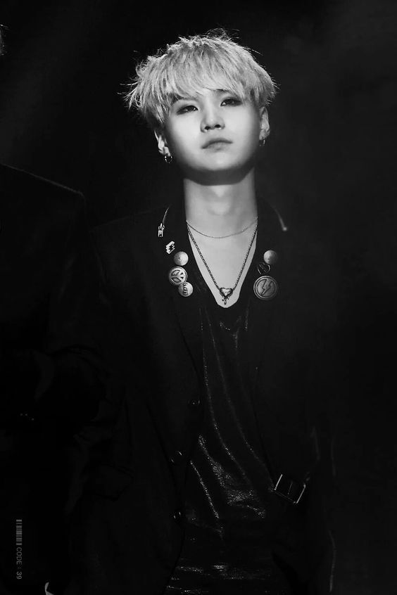 Black and White pics | Genius Yoongi Amino