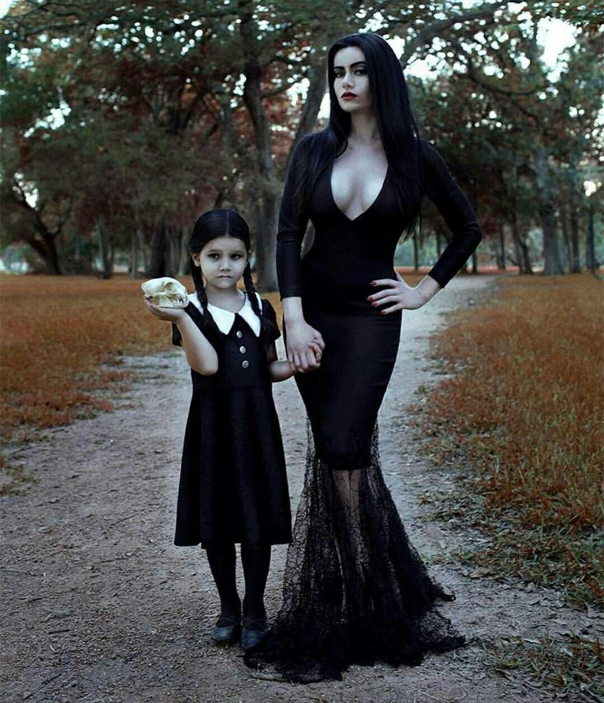 Morticia & Wednesday Cosplay.