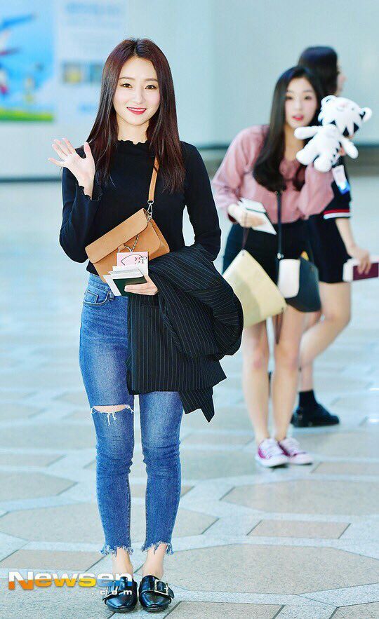 Dreamcatcher Airport Fashion 170520 | DREAMCATCHER 악몽 • 惡夢 Amino