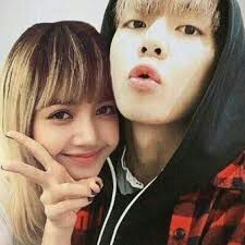 Lisa y tae😉😍 | Wiki | •BLACKPINK• Amino