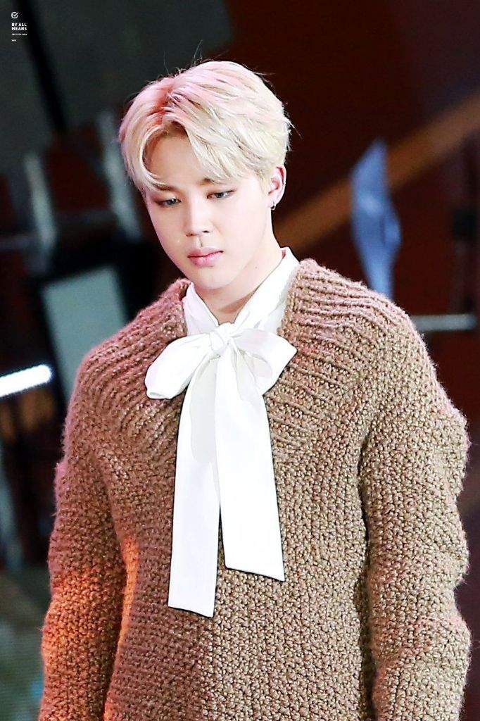 It's me or Jimin looks a little bit feminine sometimes?! | ARMY's Amino