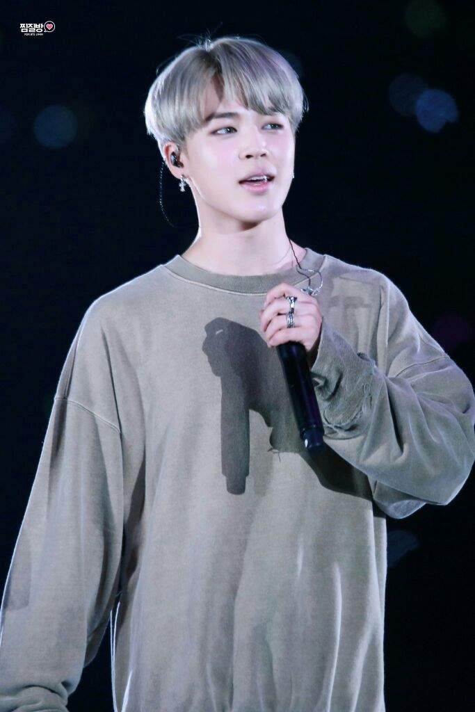 Bts silver. Park Jimin Gray hair. Чимин волк. Park Jimin Gray hair serious look.