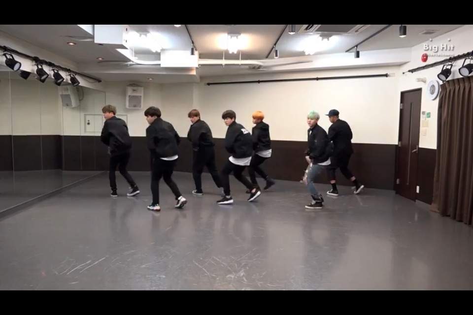 Bts Run Dance Practice Army S Amino