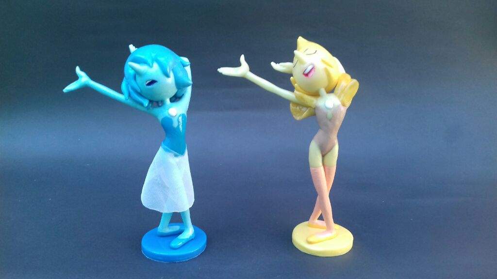 Blue Pearl and Yellow Pearl Figures.