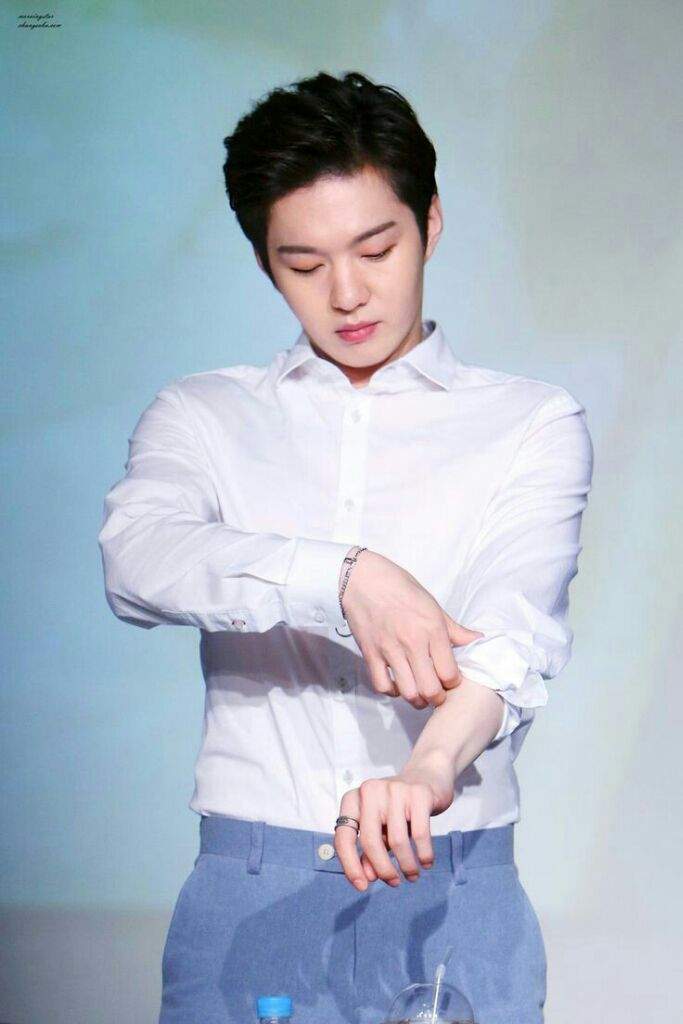 lee changsub btob amino amino lee changsub btob amino amino