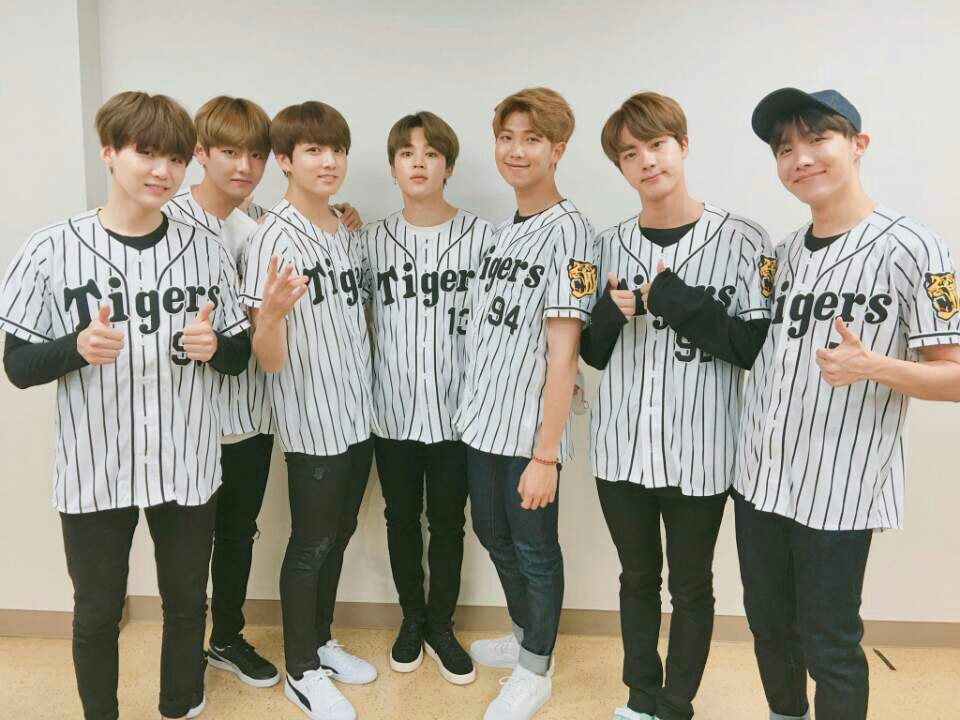 camisa baseball bts