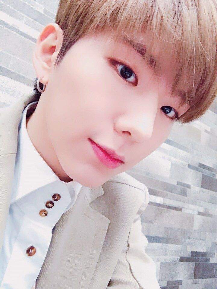 Monsta X Selca Challenge - Kihyun | MONBEBE Amino