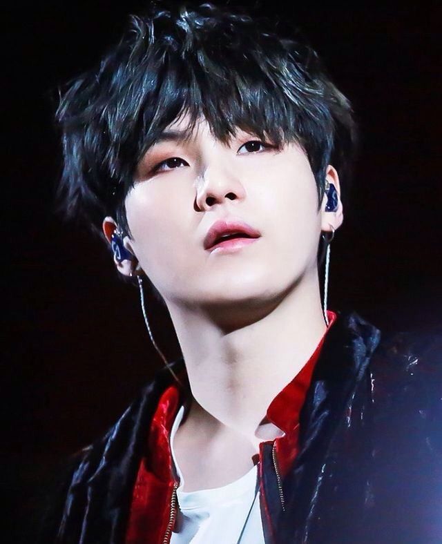 SUGA (Black Hair) | ARMY's Amino