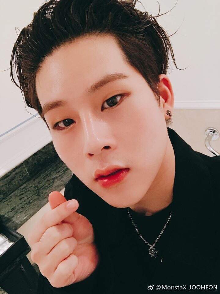 Monsta X Selca Challenge: Jooheon 🐝 | MONBEBE Amino