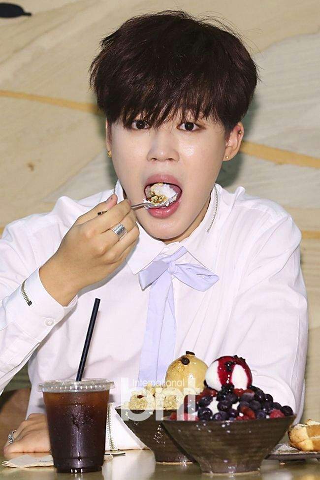 Park jimin eating 🍜 | ARMY's Amino