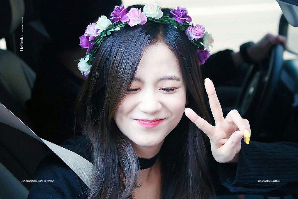 Jisoo + flower crowns | BLINK (블링크) Amino