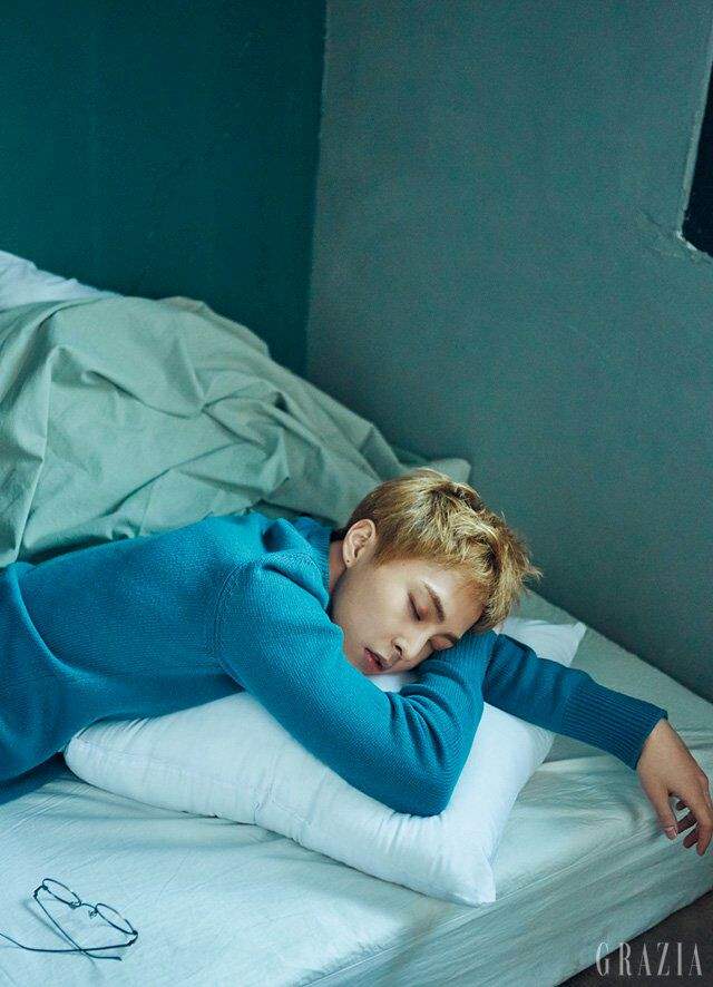 Funny and cute sleeping habits of Exo | K-Pop Amino