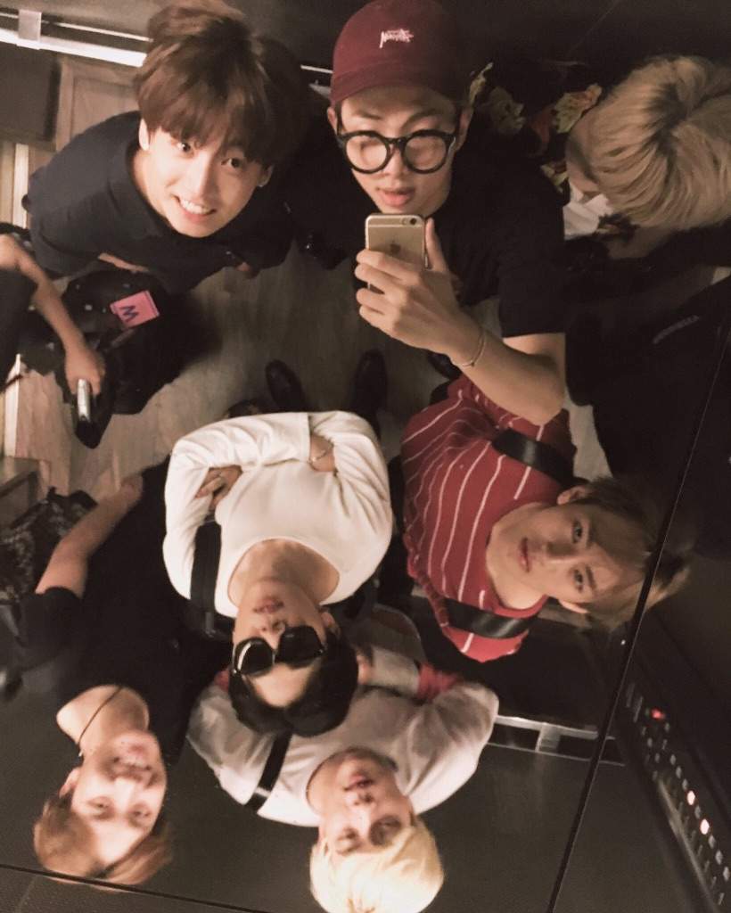 mirror selfie level: bangtan | ARMY's Amino