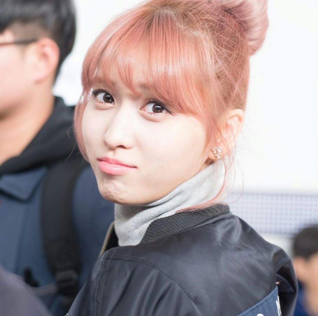 Petition to bring back Momo's [insert fave] hair. | Twice (트와이스)ㅤ Amino