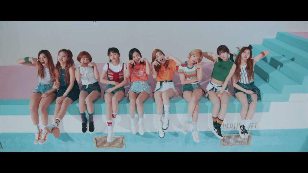 Twice Update Twice Tt M V Japanese Ver Is Out Now On Youtube Twice 트와이스 ㅤ Amino