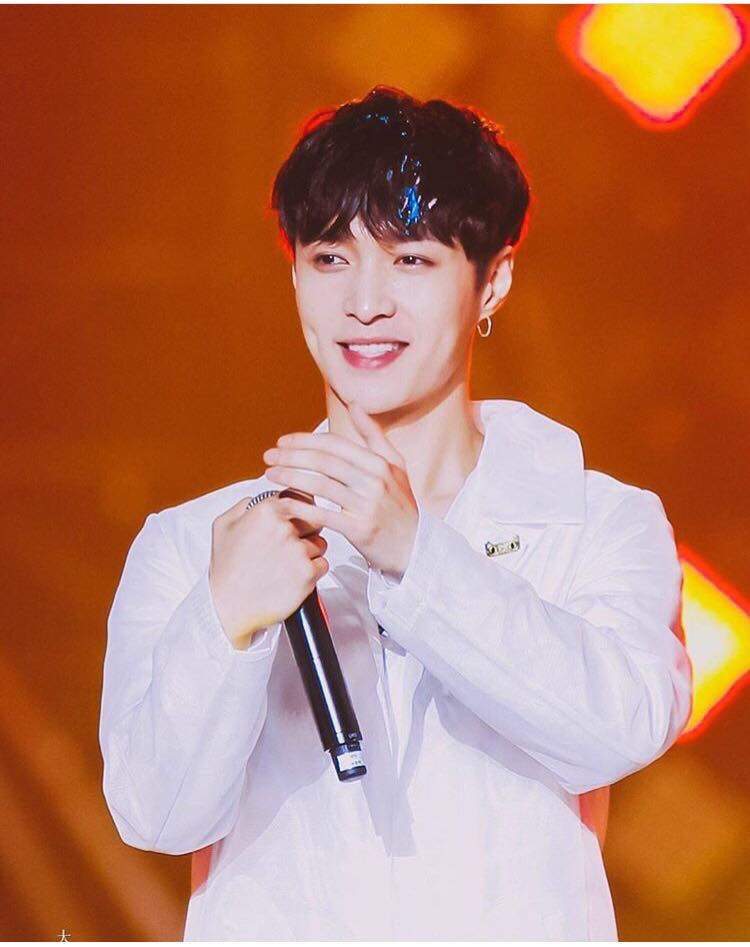 Lay is NOT leaving Exo | K-Pop Amino