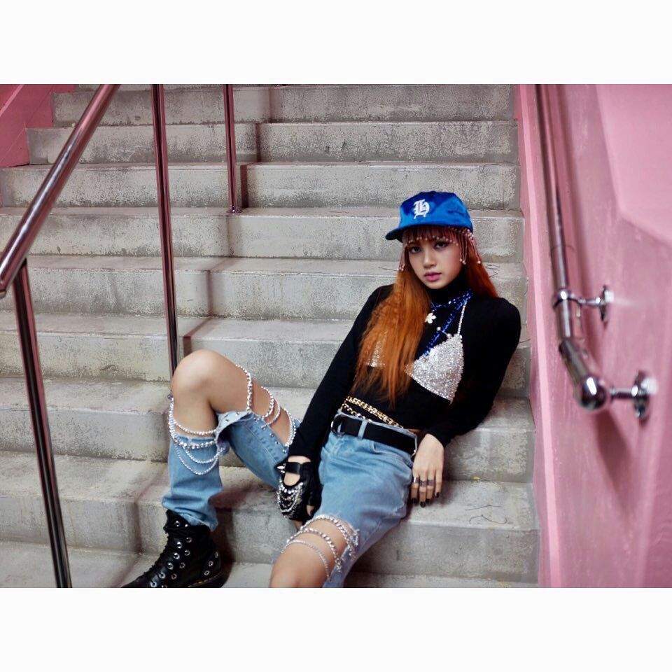 INSTAGRAM] blackpinkofficial: #LISA dietro le scene 'As If It's Your Last'  M/V! #BLACKPINK | BLINK (블링크) Amino