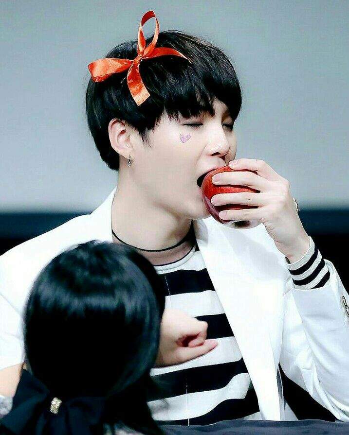 Day 3 Suga eating ARMY's Amino