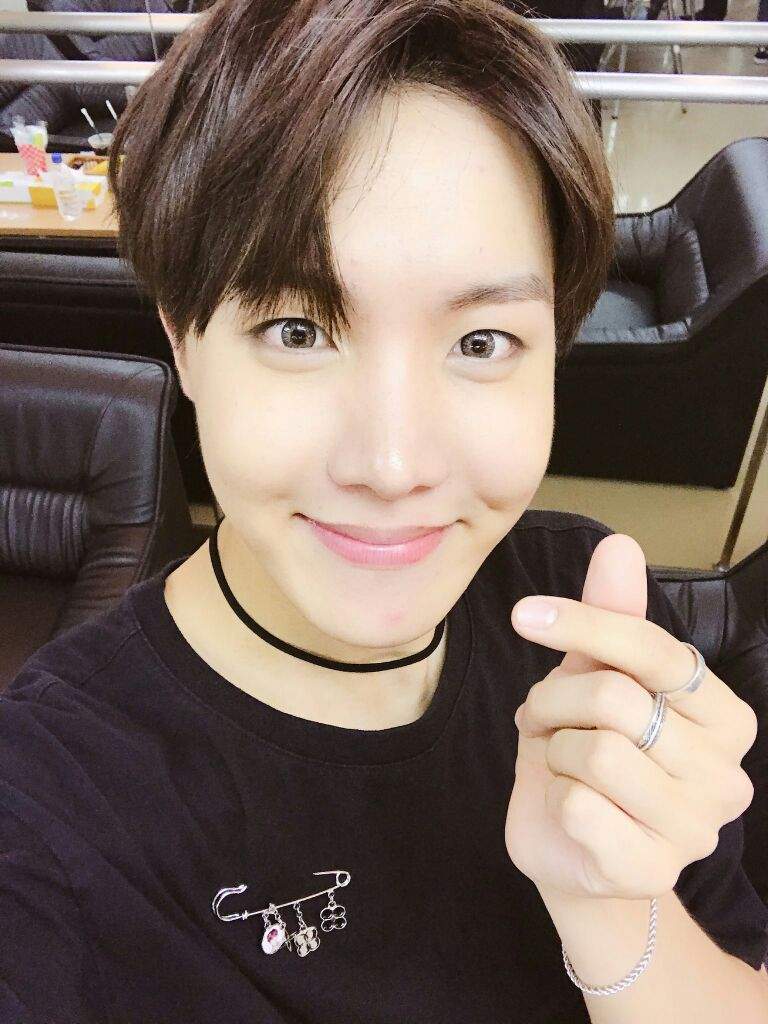 Hoseok selca 😄😍😚💞 | ARMY's Amino