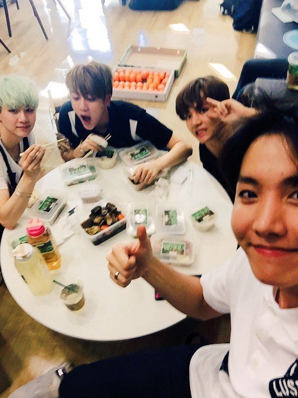 Bts comiendo | •K-Pop• Amino