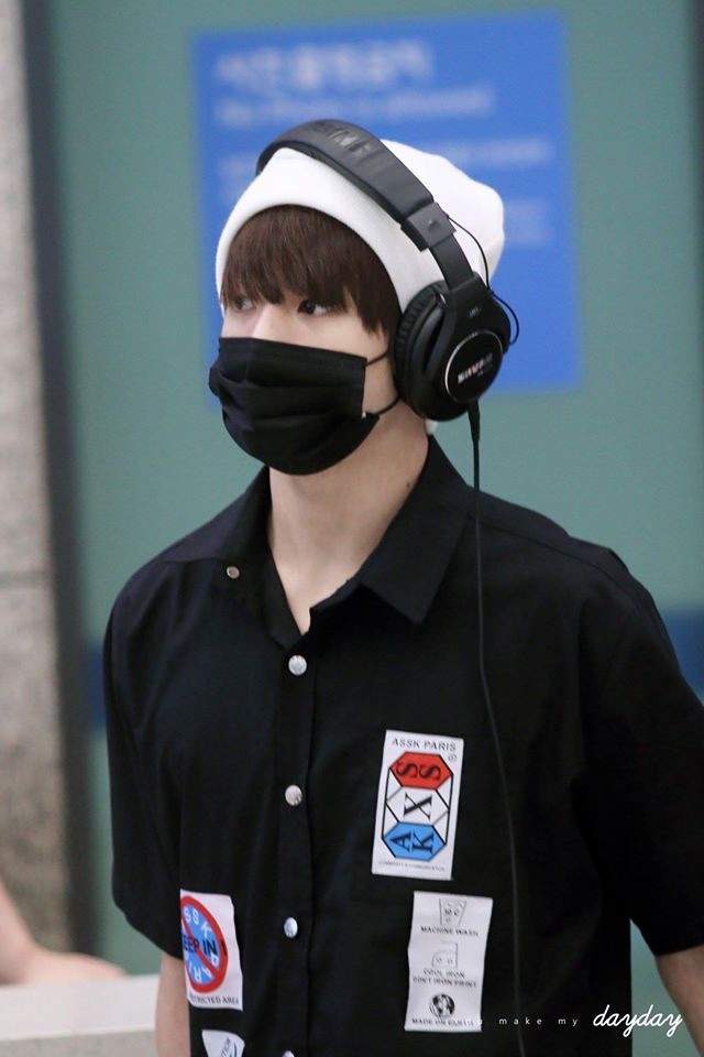 Bangtan's headphones🎧 | ARMY's Amino