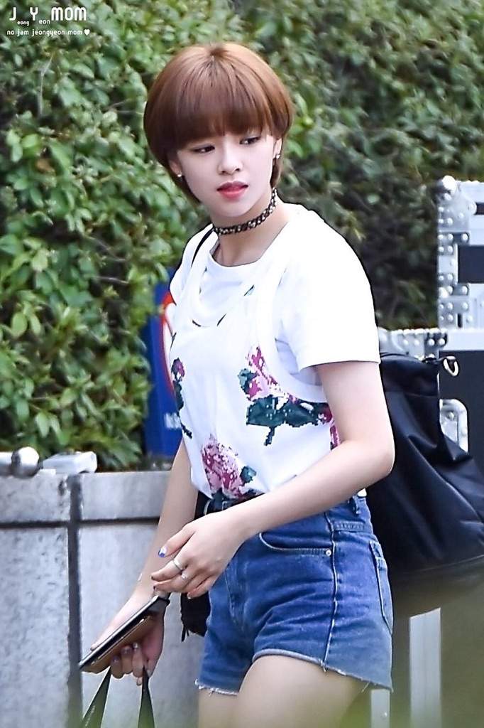 JEONGYEON BEST OUTFITS ❤ | Twice (트와이스)ㅤ Amino