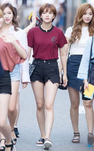 Twice Jeongyeon's Outfits? | Twice (트와이스)ㅤ Amino