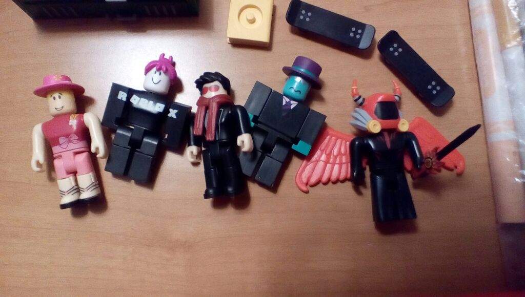 Raffle For A Toy Code Meh New Roblox Figures Roblox Amino - toy roblox amino