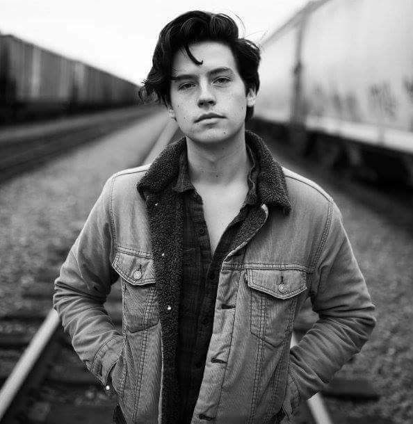 Sexy Cole Sprouse 🔥 | Riverdale Amino