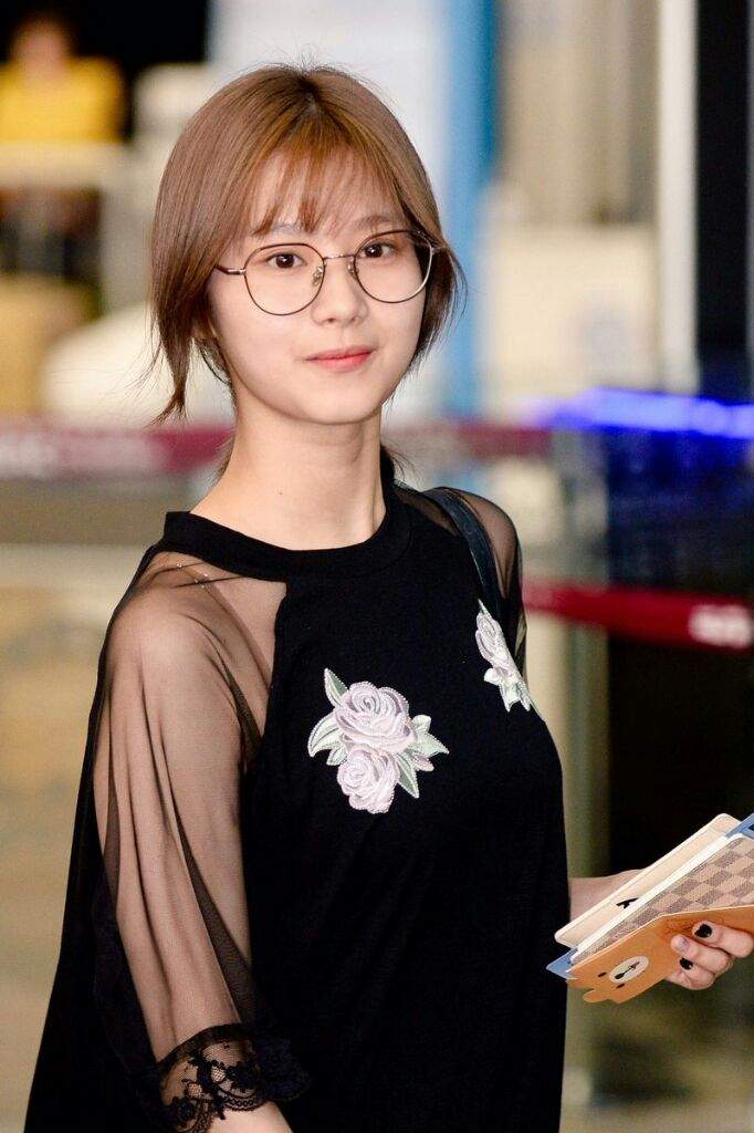 Twice Sana Short Hair