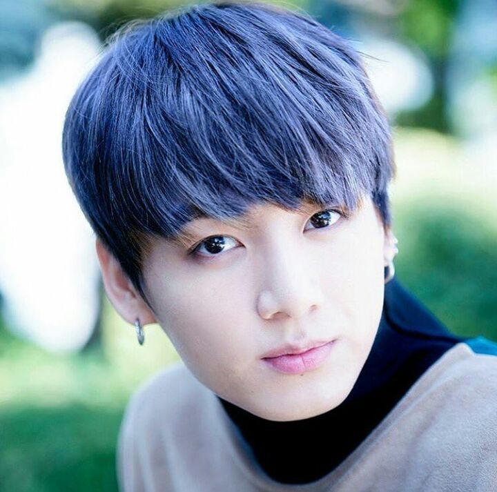 Jungkook with blue hair💎 | ARMY's Amino