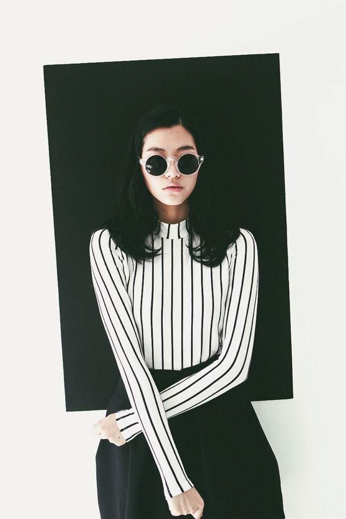 korean black and white outfit