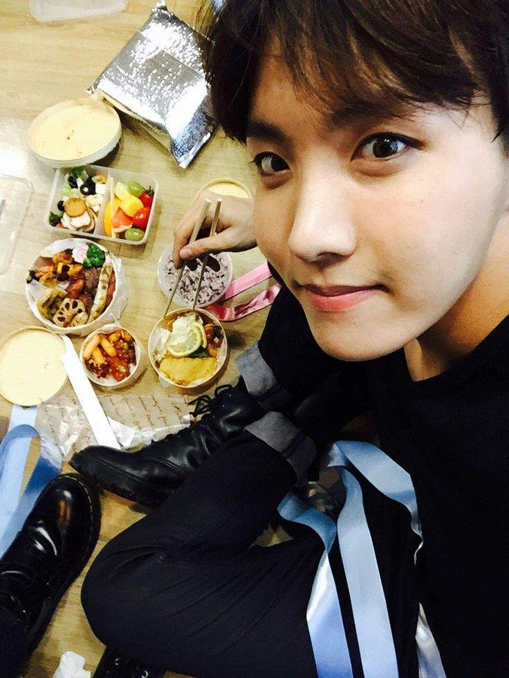 🍣BTS EATING APPRECIATION🍥 ARMY's Amino