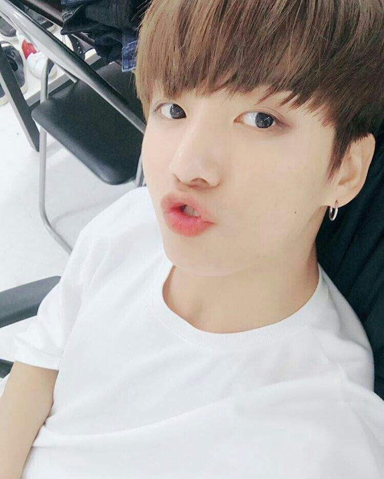 Jungkooks obession with white shirts | ARMY's Amino