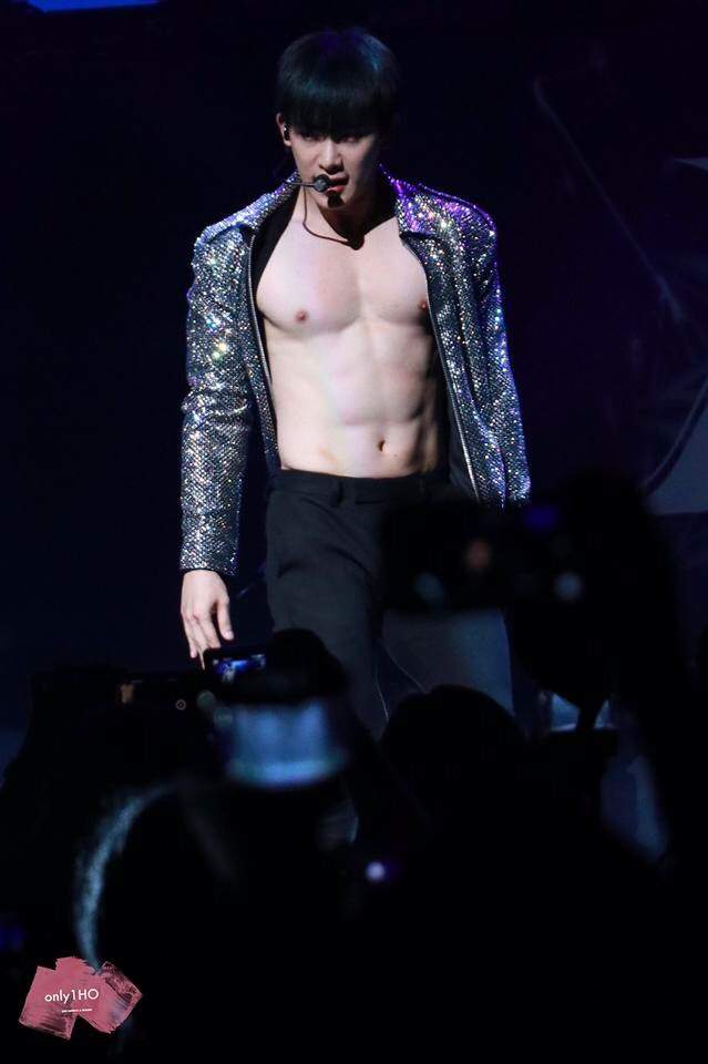 😱If Wonho Is Your Bias, Look At These Shirtless Pictures😱 | MONBEBE Amino