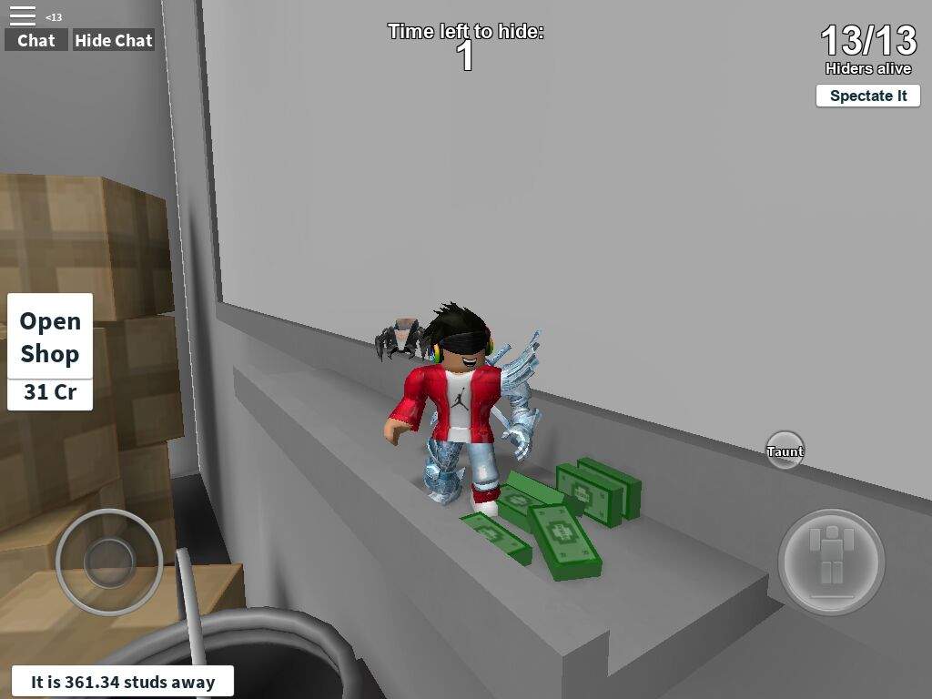 I M Here In Hide N Seek Extreme Hiding In Plain Sight It Never Found Me Yet Lol Roblox Amino