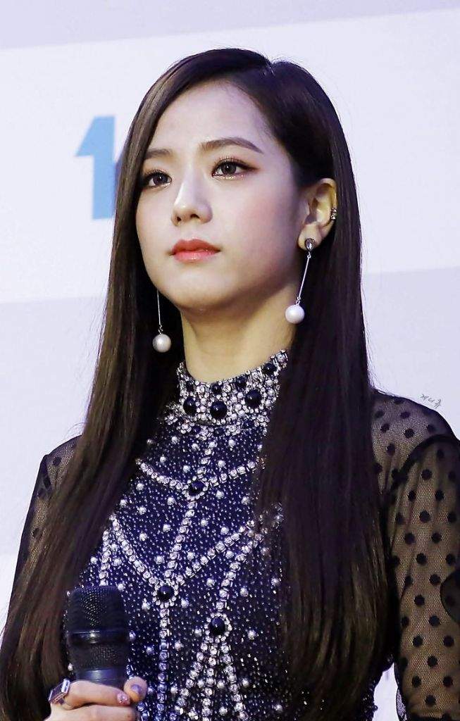 El mejor cabello de jisoo? 💇💜 | •K-Pop• Amino